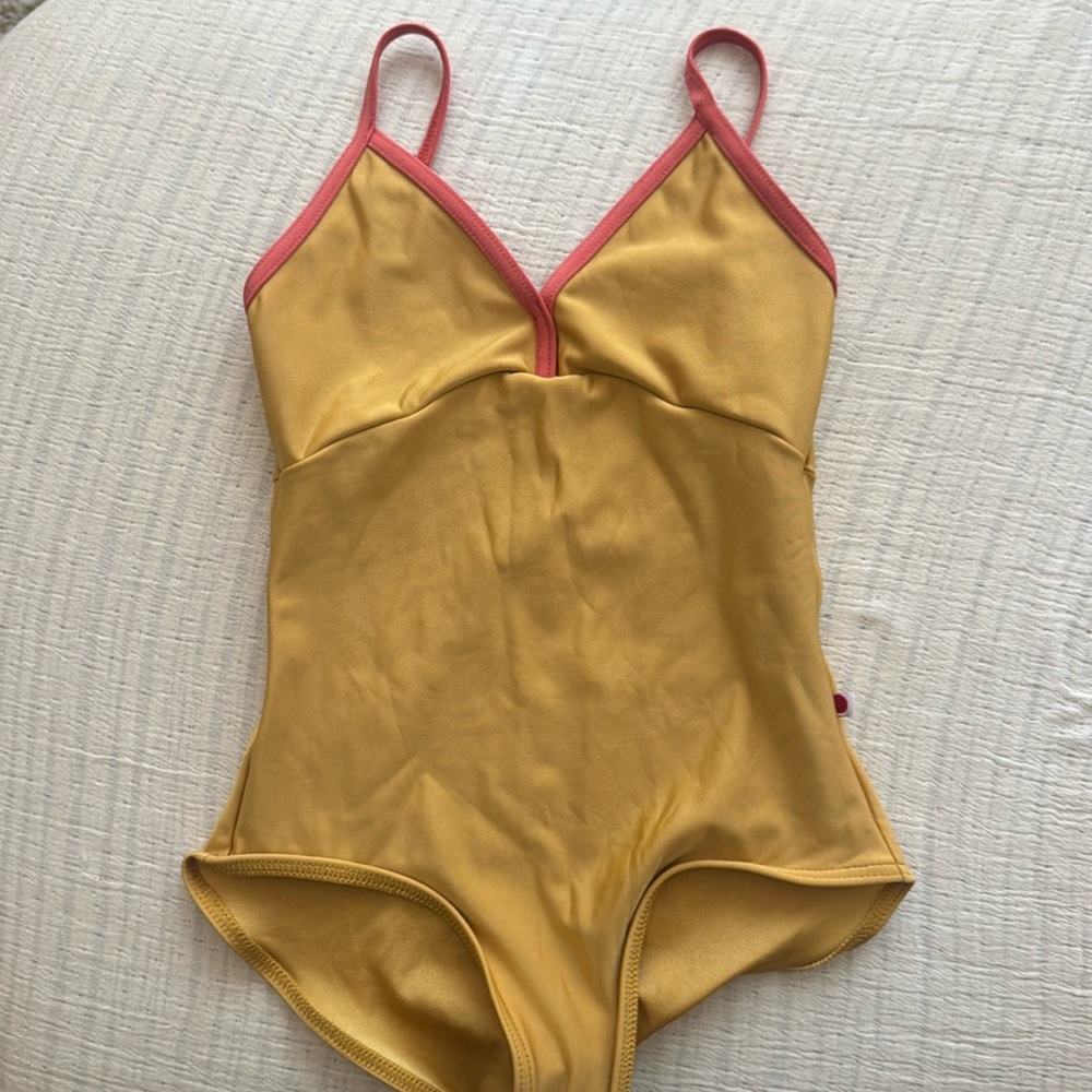 Like new! Yumiko Daria style Leo extra small. Fully lined front.